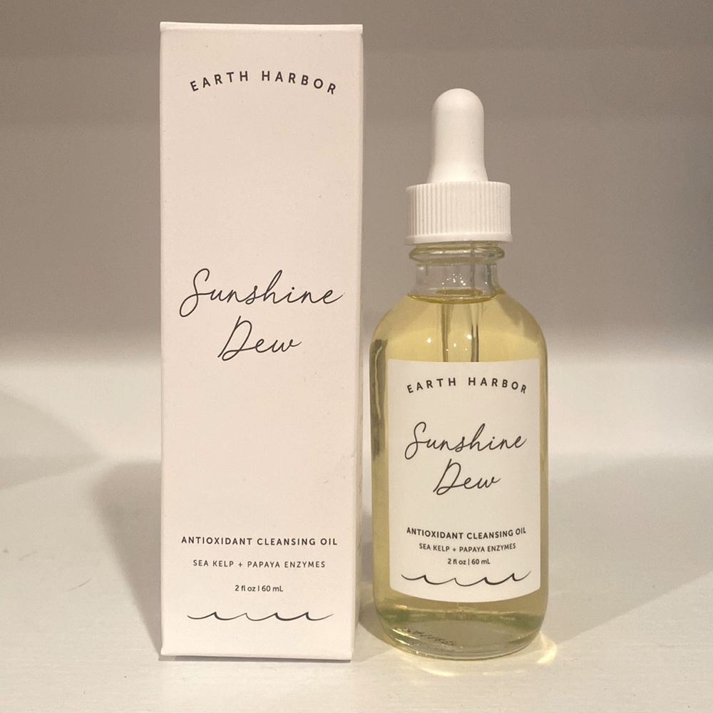 EARTH HARBOR
Sunshine Dew Antioxidant Cleansing Oil